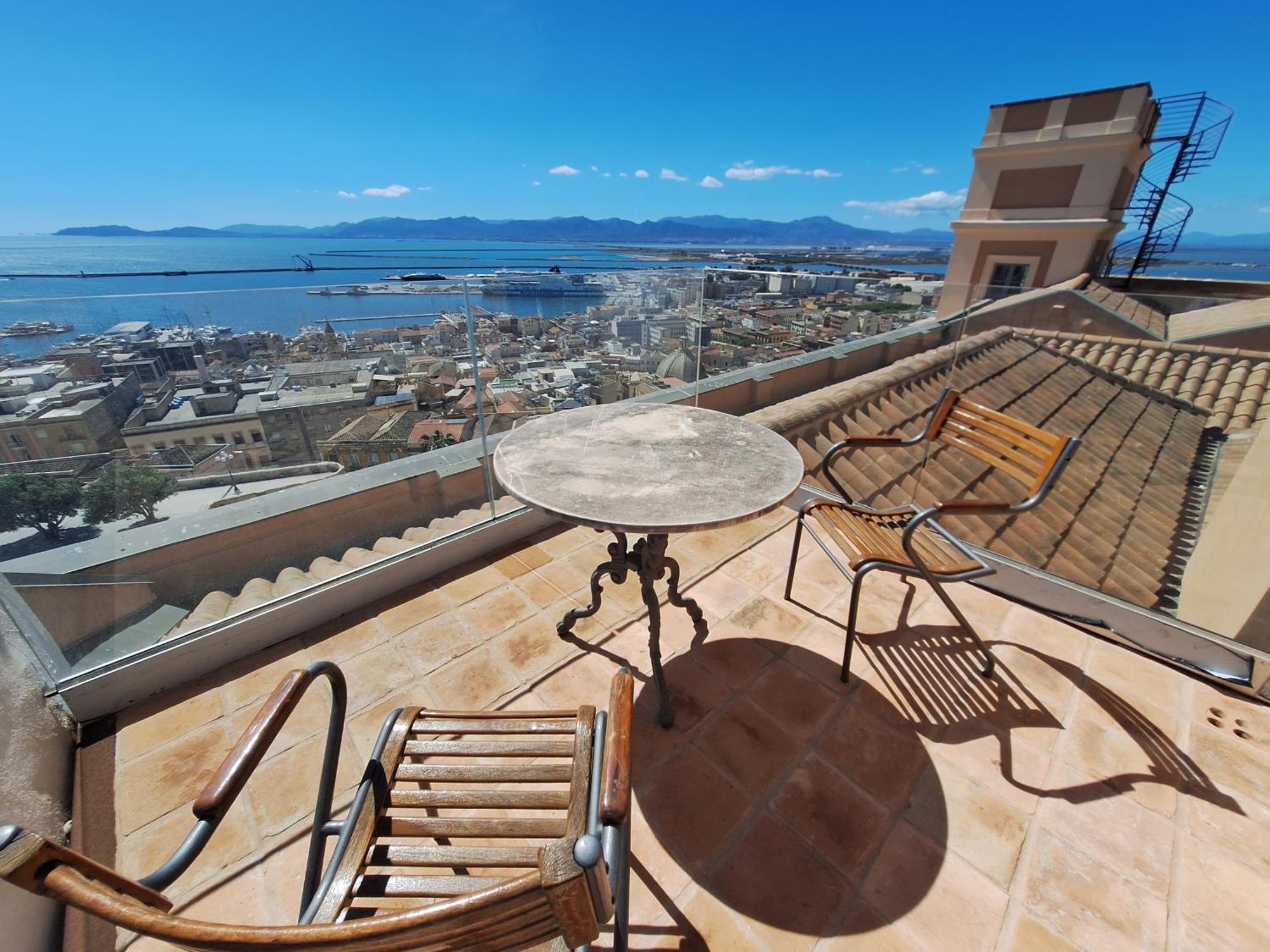 Palazzo Boyl 1840 Hotel Cagliari Exterior photo